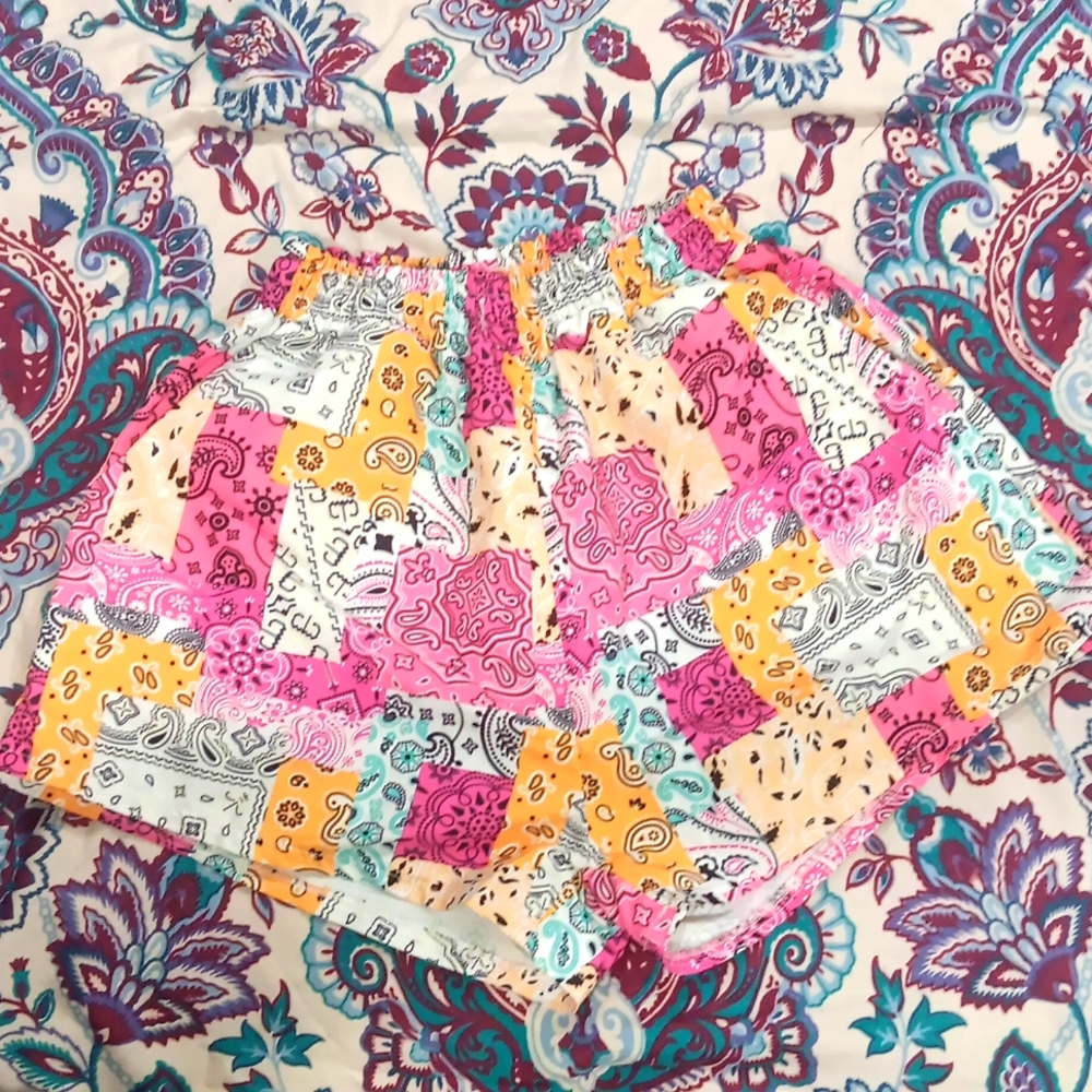 ✔️ Bandanna style shorts